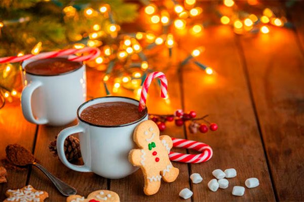 Chocolate caliente navideño peruano: tradición, aroma y unión familiar